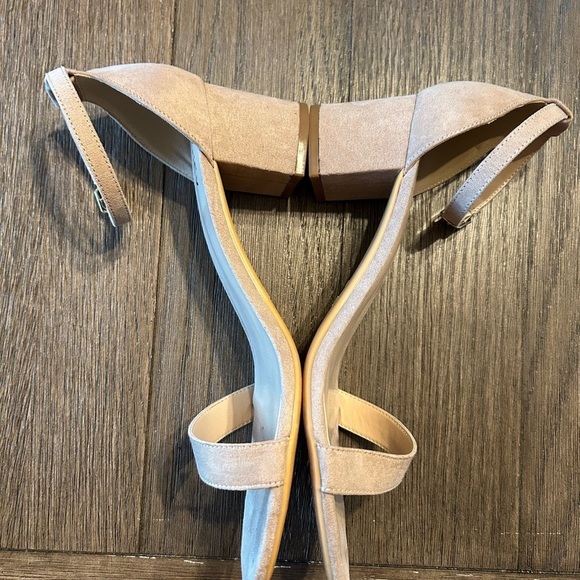 ZriEy Mid-height Chunky Block Heel / Sandal 
 Size 10 Color: Nude - Picture 2 of 7